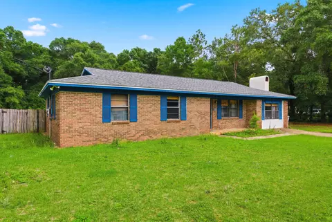 4256 Burbank Dr, Milton, FL 32583