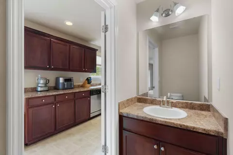 Entry Way - 111 Bronze Cir, Crestview, FL 32539 photo 4 of 6