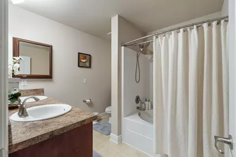 Bath - 111 Bronze Cir, Crestview, FL 32539 photo 2 of 3