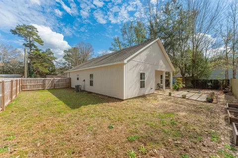 Exterior - 156 Oak Ln, Crestview, FL 32536 photo 6 of 7