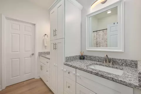 Bath - 156 Oak Ln, Crestview, FL 32536 photo 2 of 3