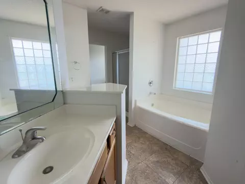 Bath - 688 Brunson St, Crestview, FL 32536 photo 1 of 3