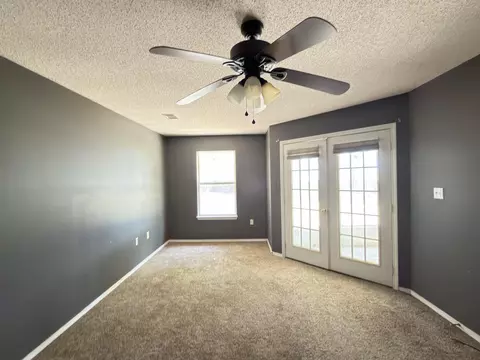 Living - 688 Brunson St, Crestview, FL 32536 photo 4 of 7
