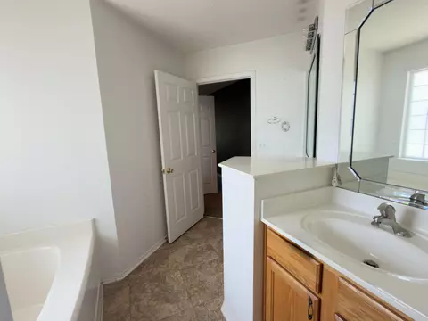 Bath - 688 Brunson St, Crestview, FL 32536 photo 2 of 3