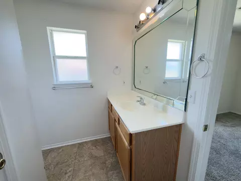 Bath - 688 Brunson St, Crestview, FL 32536 photo 3 of 3