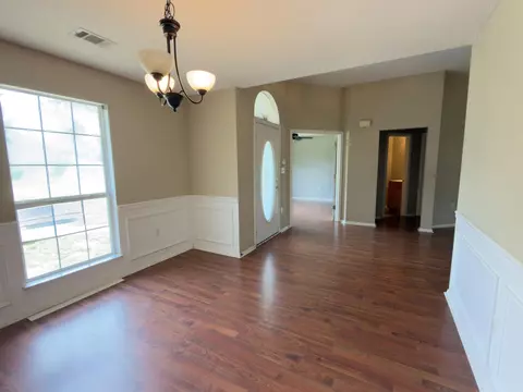 Living - 688 Brunson St, Crestview, FL 32536 photo 1 of 7