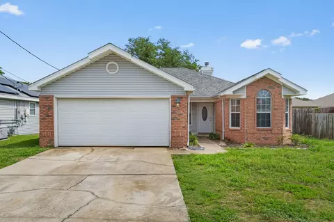 305 W Danielle Ct, Mary Esther, FL 32569