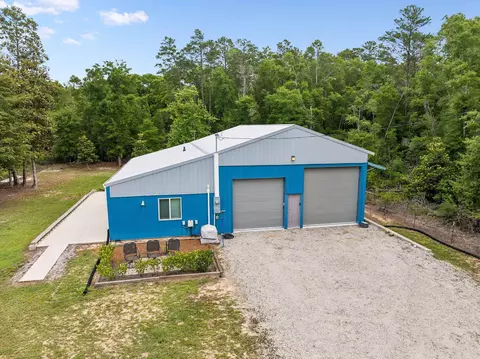 227 Hansen Rd, Freeport, FL 32439