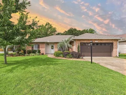 416 Parkwood Pl, Niceville, FL 32578