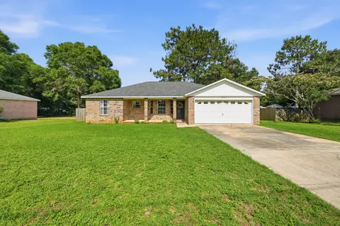 Exterior - 3033 Cabela Ln, Crestview, FL 32539 photo 3 of 9