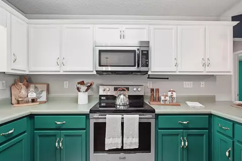 Kitchen - 3033 Cabela Ln, Crestview, FL 32539 photo 3 of 5