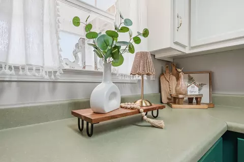 Kitchen - 3033 Cabela Ln, Crestview, FL 32539 photo 4 of 5