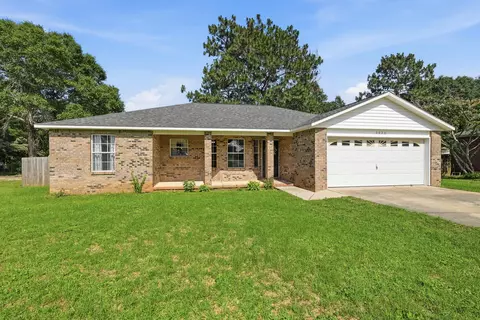 Exterior - 3033 Cabela Ln, Crestview, FL 32539 photo 4 of 9