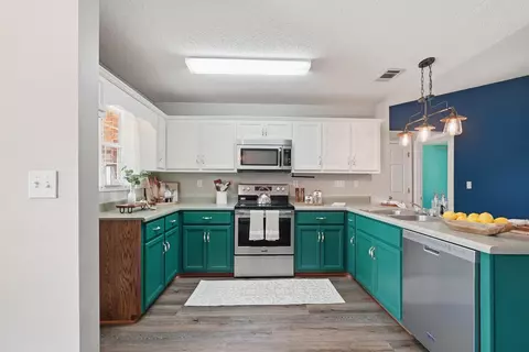 Kitchen - 3033 Cabela Ln, Crestview, FL 32539 photo 2 of 5