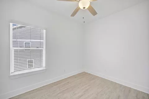 Bedroom - 284 Date Palm Ln, Freeport, FL 32439 photo 5 of 10