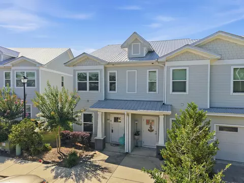 284 Date Palm Ln, Freeport, FL 32439