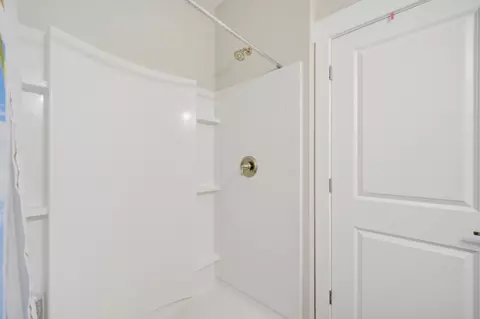 Bath - 284 Date Palm Ln, Freeport, FL 32439 photo 3 of 4