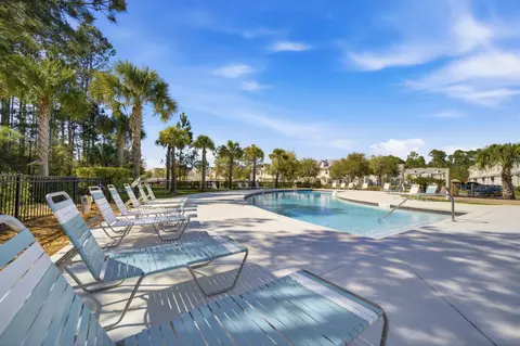 284 Date Palm Ln, Freeport, FL 32439