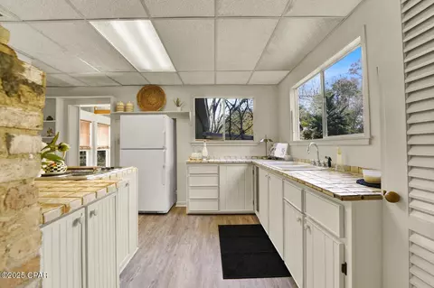 Kitchen - 672 Main St, Chipley, FL 32428 photo 3 of 11