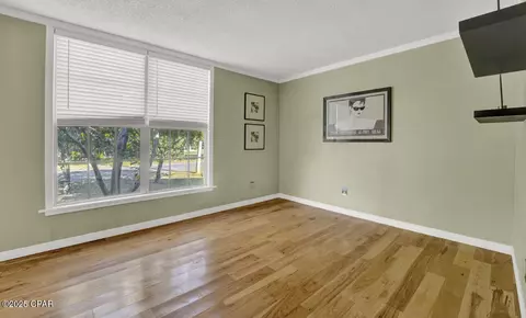 Living - 672 Main St, Chipley, FL 32428 photo 8 of 8