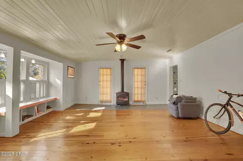 Living - 672 Main St, Chipley, FL 32428 photo 5 of 8