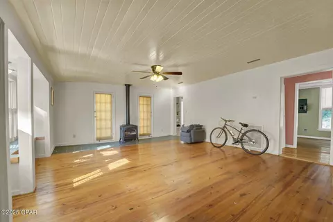Living - 672 Main St, Chipley, FL 32428 photo 4 of 8