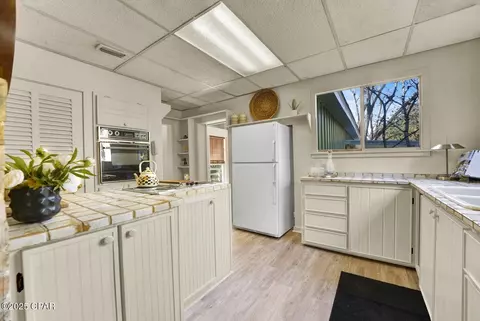 Kitchen - 672 Main St, Chipley, FL 32428 photo 2 of 11