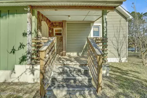 Exterior - 672 Main St, Chipley, FL 32428 photo 4 of 9