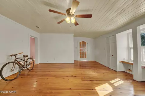Living - 672 Main St, Chipley, FL 32428 photo 3 of 8