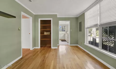 Living - 672 Main St, Chipley, FL 32428 photo 7 of 8