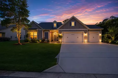 8 Mackenzie Ln, Freeport, FL 32439