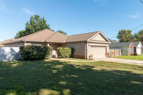 41 Cactus Rd, Mary Esther, FL 32569