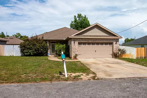 41 Cactus Rd, Mary Esther, FL 32569