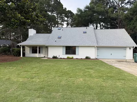 829 S Turnberry Cv, Niceville, FL 32578