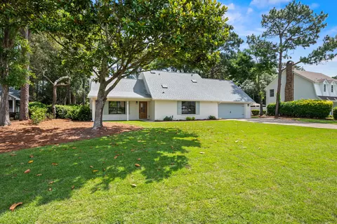 829 S Turnberry Cv, Niceville, FL 32578