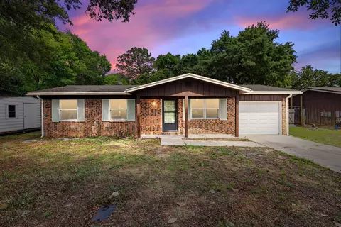 12 Twisted Oak Trl, Shalimar, FL 32579