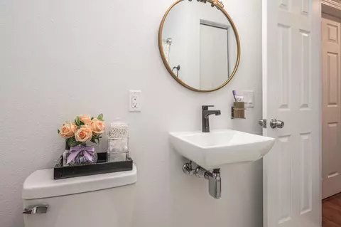 Bath - 161 W North Ave, Crestview, FL 32536 photo 6 of 6