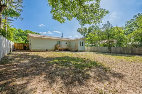 Exterior - 161 W North Ave, Crestview, FL 32536 photo 5 of 13
