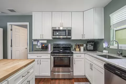 Kitchen - 161 W North Ave, Crestview, FL 32536 photo 3 of 4