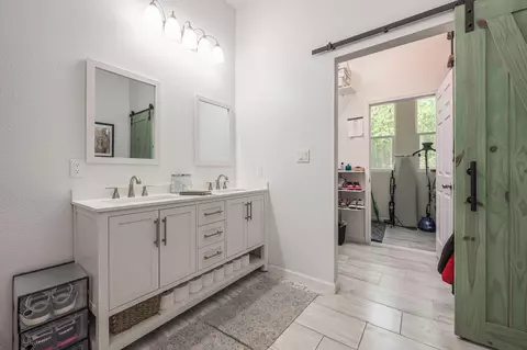 Bath - 161 W North Ave, Crestview, FL 32536 photo 1 of 6