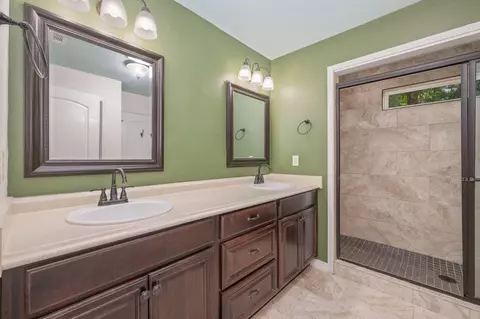 Bath - 153 Shady Ln, Crestview, FL 32536 photo 1 of 7