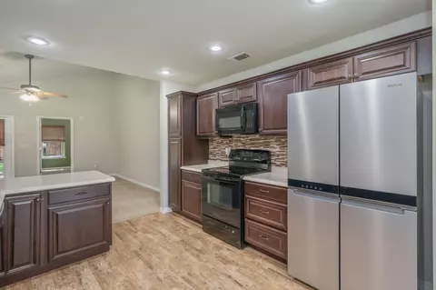 Kitchen - 153 Shady Ln, Crestview, FL 32536 photo 3 of 6