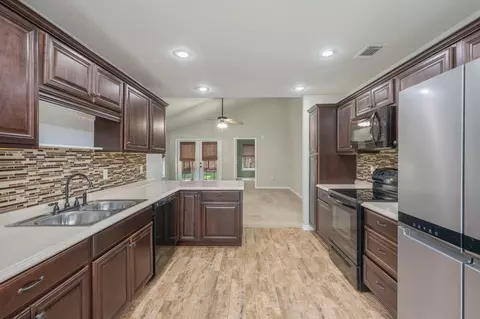 Kitchen - 153 Shady Ln, Crestview, FL 32536 photo 4 of 6