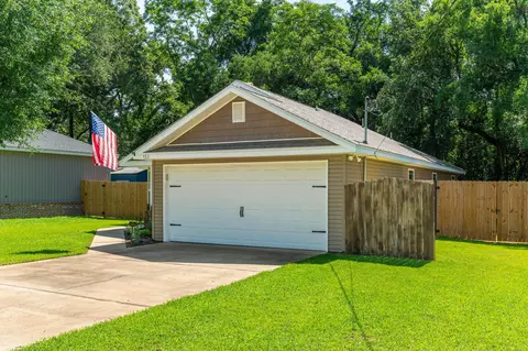 Exterior - 153 Shady Ln, Crestview, FL 32536 photo 3 of 8