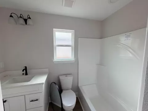 Bath - 5431 Bayleaf Dr, Crestview, FL 32539 photo 1 of 1