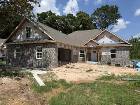 1416 N Lloyd St, Crestview, FL 32536