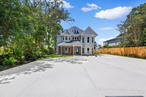 609 Calhoun Ave, Destin, FL 32541