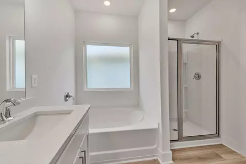 Bath - 161 Blooming Cv, Crestview, FL 32539 photo 2 of 4