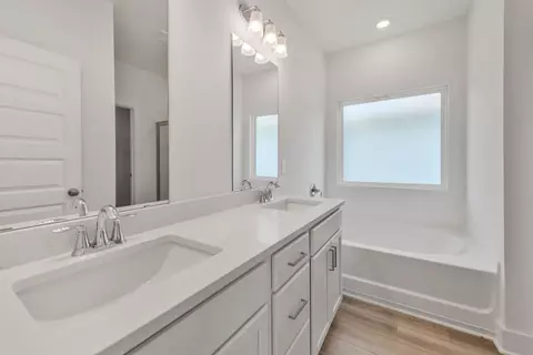 Bath - 161 Blooming Cv, Crestview, FL 32539 photo 1 of 4