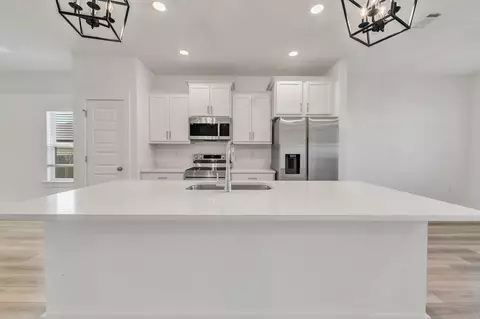 Kitchen - 161 Blooming Cv, Crestview, FL 32539 photo 2 of 2